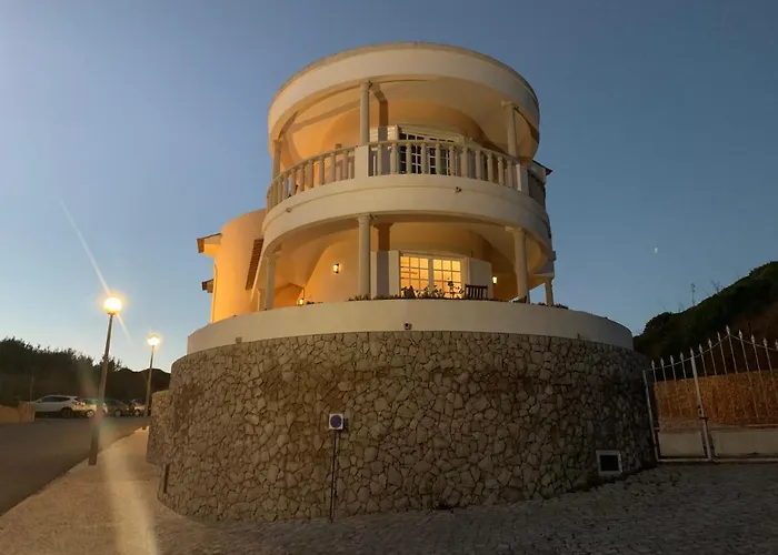 בית נופש Lighthouse - House With Amazing Sea Views *