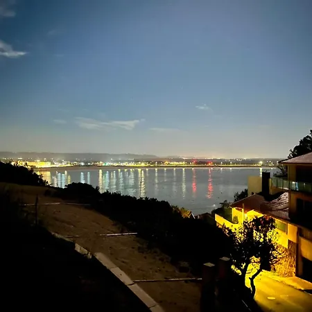 Lighthouse - House With Amazing Sea Views São Martinho do Porto