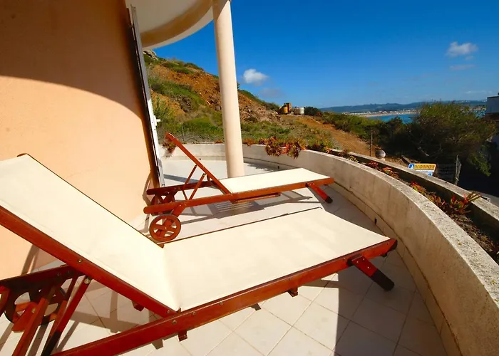 Lighthouse - House With Amazing Sea Views Сан-Мартинью-ду-Порту